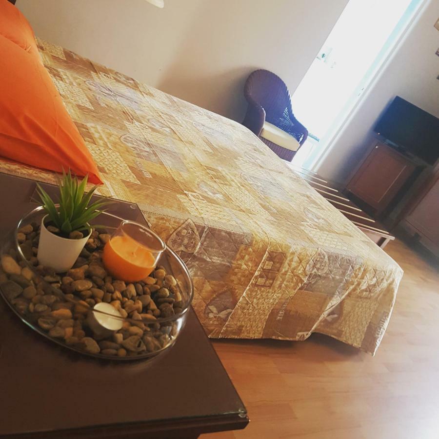 Camera Matrimoniale/Doppia con Letti Singoli con Bagno Privato Esterno e Balcone